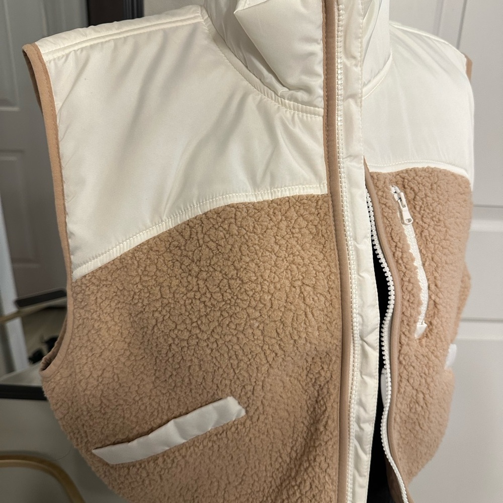 Old Navy Cream and Tan Vest - Picture 5 of 6